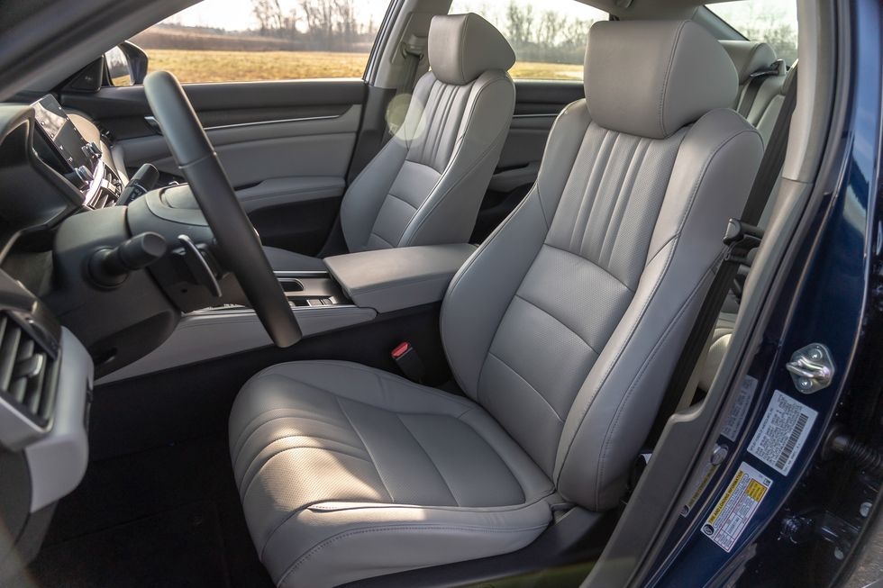 chon Honda Accord Hybrid hay Toyota Camry Hybrid anh 17