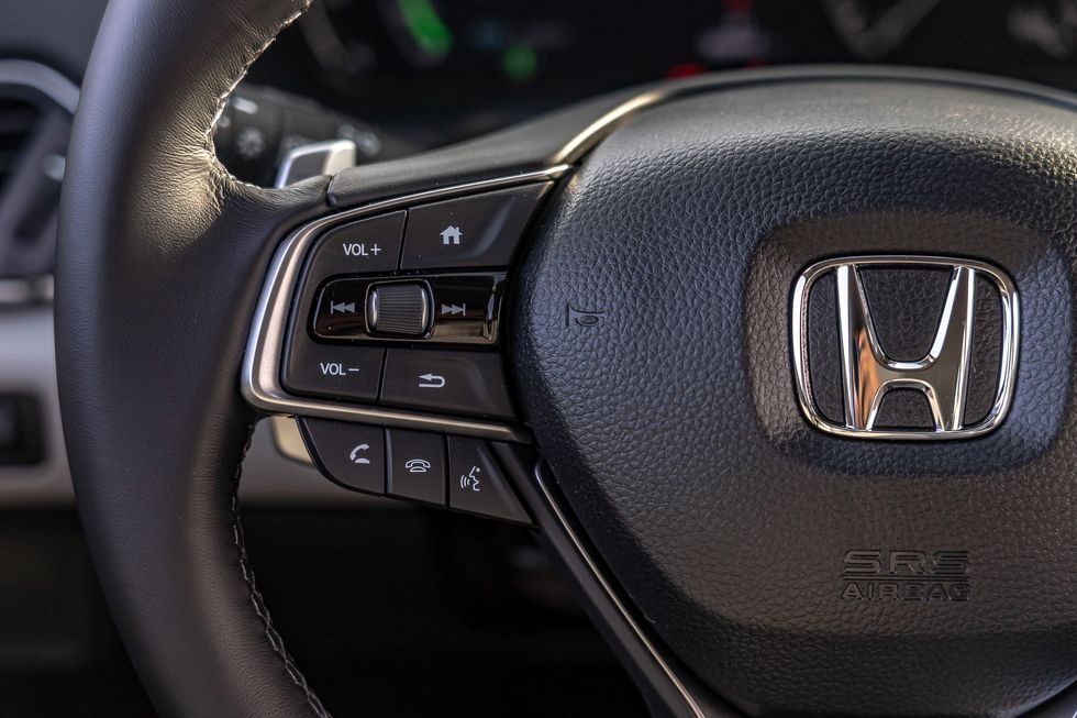 chon Honda Accord Hybrid hay Toyota Camry Hybrid anh 39