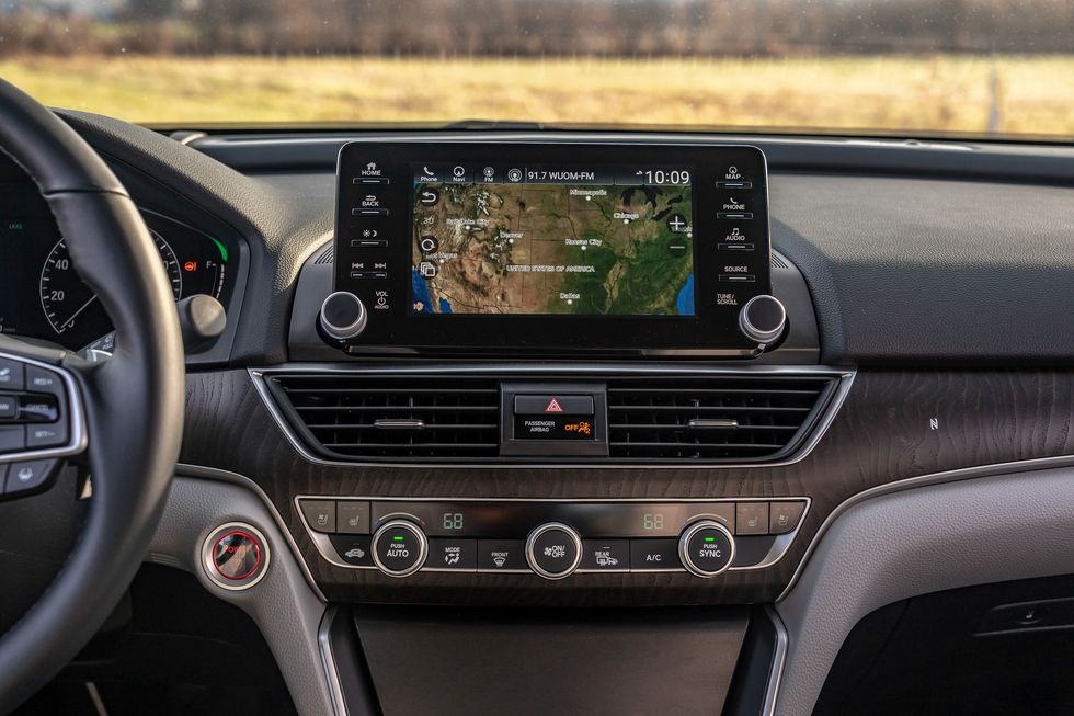 chon Honda Accord Hybrid hay Toyota Camry Hybrid anh 23