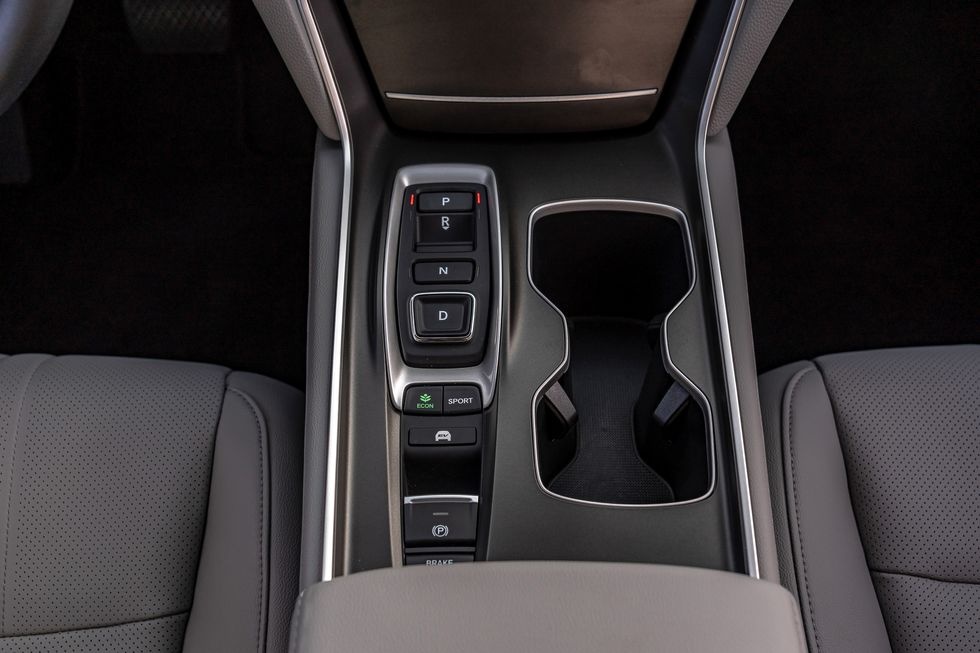 chon Honda Accord Hybrid hay Toyota Camry Hybrid anh 36