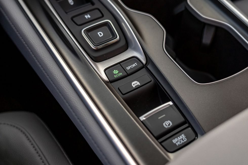 chon Honda Accord Hybrid hay Toyota Camry Hybrid anh 38