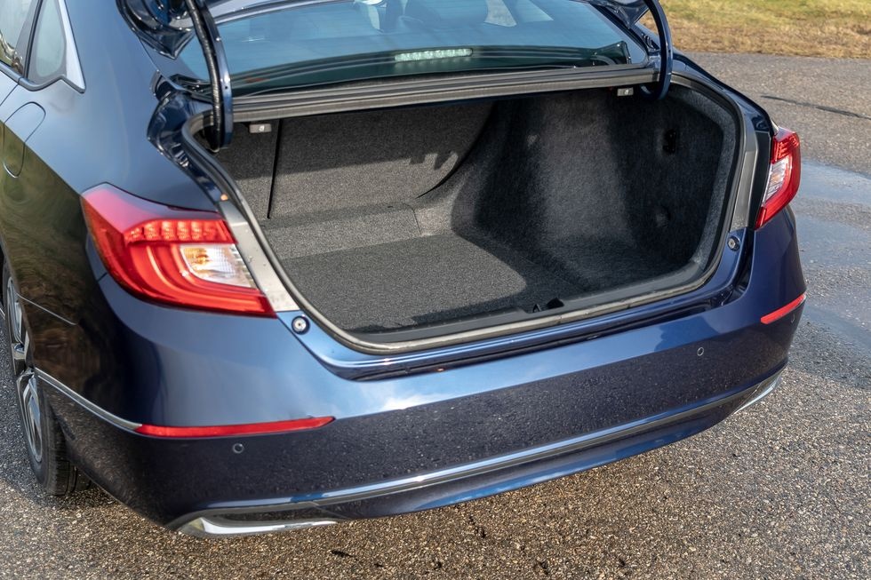 chon Honda Accord Hybrid hay Toyota Camry Hybrid anh 33