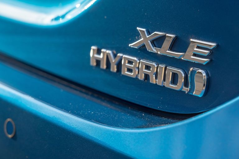 chon Honda Accord Hybrid hay Toyota Camry Hybrid anh 14