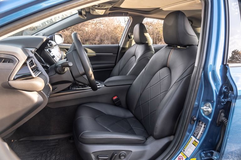 chon Honda Accord Hybrid hay Toyota Camry Hybrid anh 18