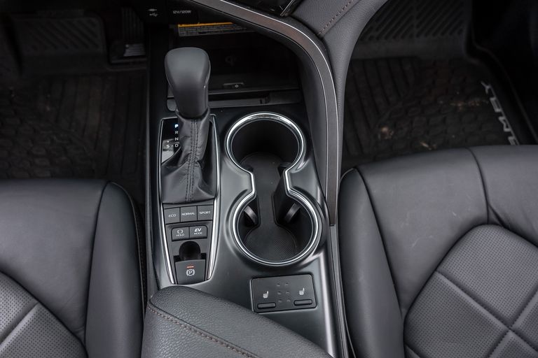 chon Honda Accord Hybrid hay Toyota Camry Hybrid anh 35