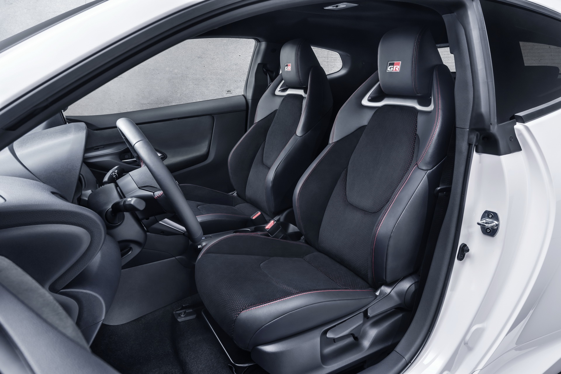 Toyota GR Yaris 2020 lộ diện với thiết kế thể thao ảnh 13 Toyota GR Yaris 2020 lo dien voi thiet ke the thao anh 13