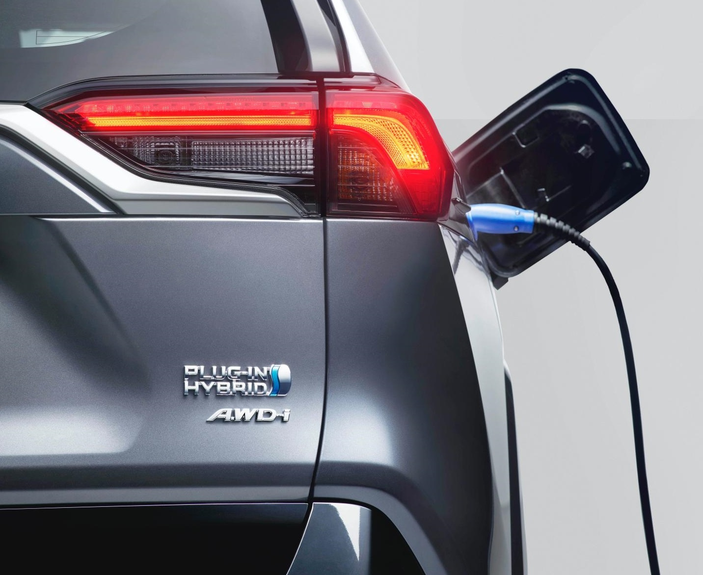 Toyota RAV4 ra bản hybrid tại thị trường châu Âu ảnh 3 Toyota RAV4 ra ban hybrid tai thi truong chau Au anh 3
