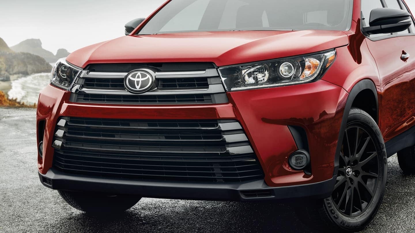 xe Toyota mới đang đi bỗng dưng chết máy ảnh 2 xe Toyota moi dang di bong dung chet may anh 2