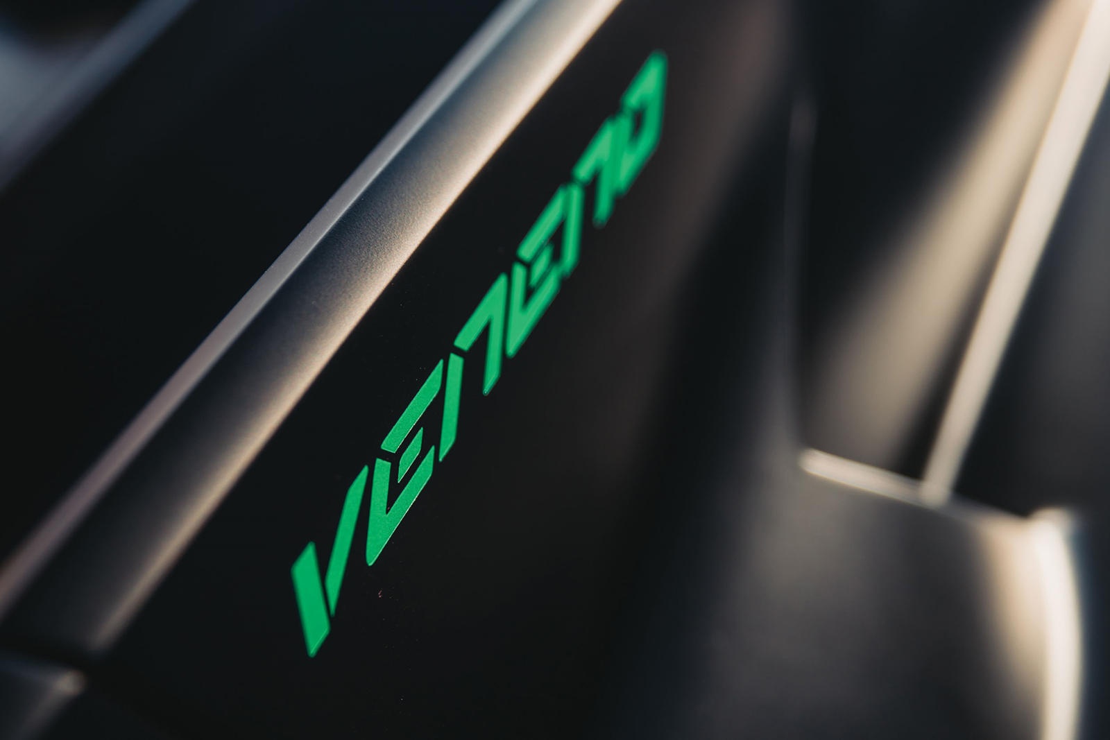 Lamborghini Veneno Roadster siêu hiếm giống tiêm kích mặt đất ảnh 9 Lamborghini Veneno Roadster sieu hiem giong tiem kich mat dat anh 9