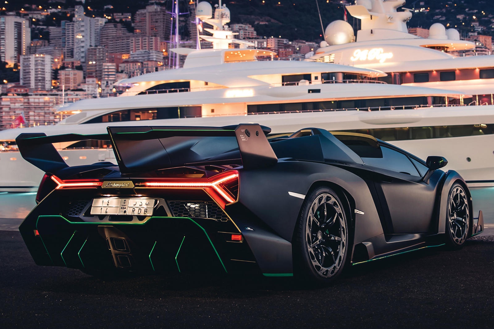 Lamborghini Veneno Roadster siêu hiếm giống tiêm kích mặt đất ảnh 10 Lamborghini Veneno Roadster sieu hiem giong tiem kich mat dat anh 10