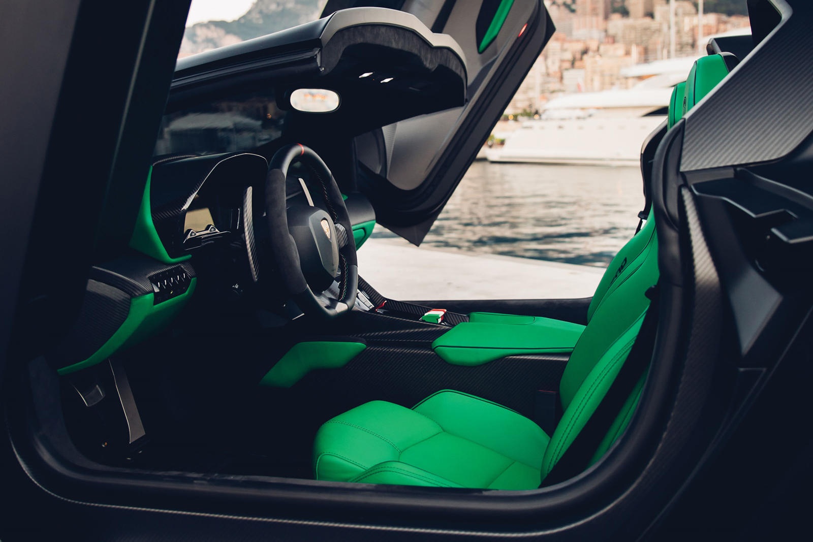 Lamborghini Veneno Roadster siêu hiếm giống tiêm kích mặt đất ảnh 13 Lamborghini Veneno Roadster sieu hiem giong tiem kich mat dat anh 13