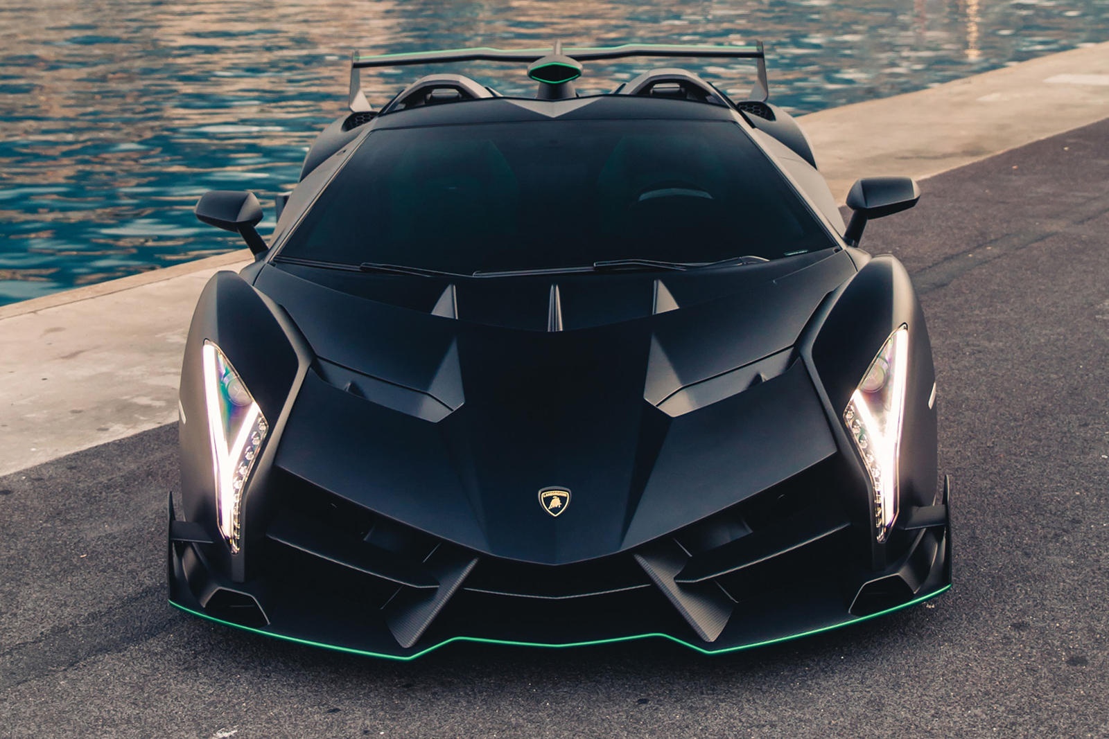 Lamborghini Veneno Roadster siêu hiếm giống tiêm kích mặt đất ảnh 1 Lamborghini Veneno Roadster sieu hiem giong tiem kich mat dat anh 1