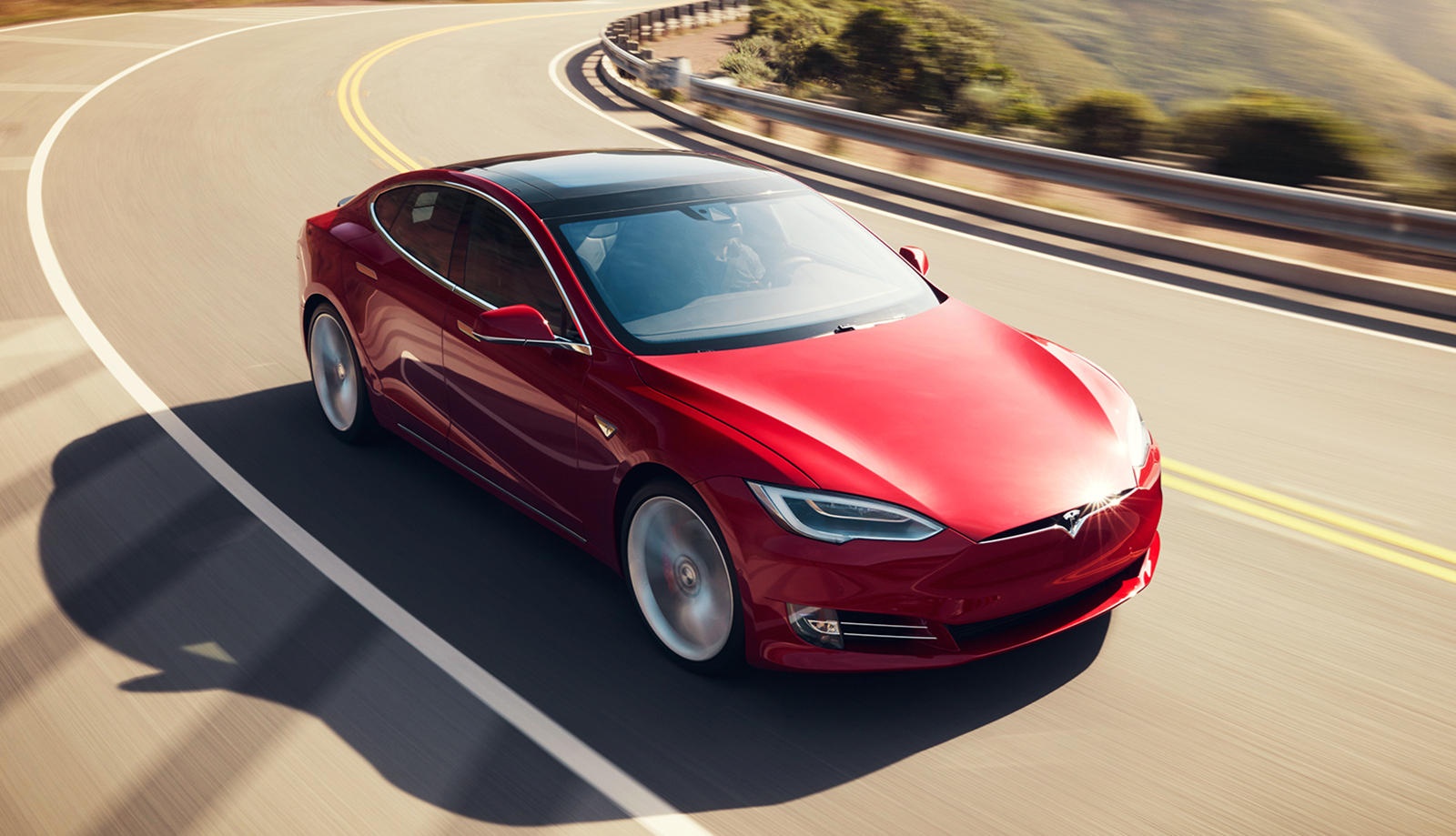 Xe Tesla tu tang toc, 23 nguoi bi thuong hinh anh