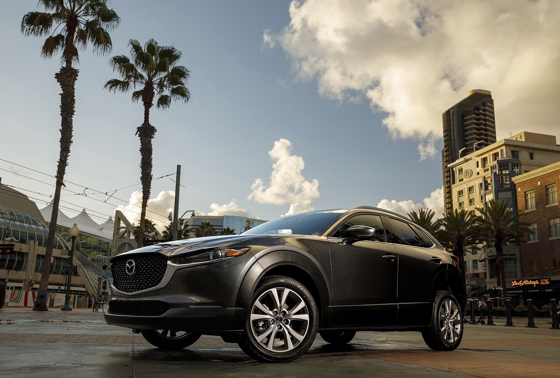 Mazda CX-30 va Hyundai Kona 2020, xe nao dang mua hon? hinh anh