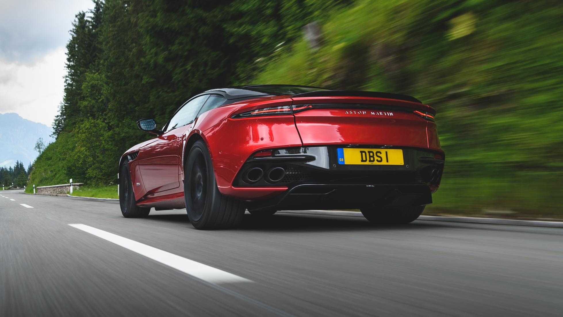 sieu xe Aston Martin DBS Superleggera thua suc manh anh 3