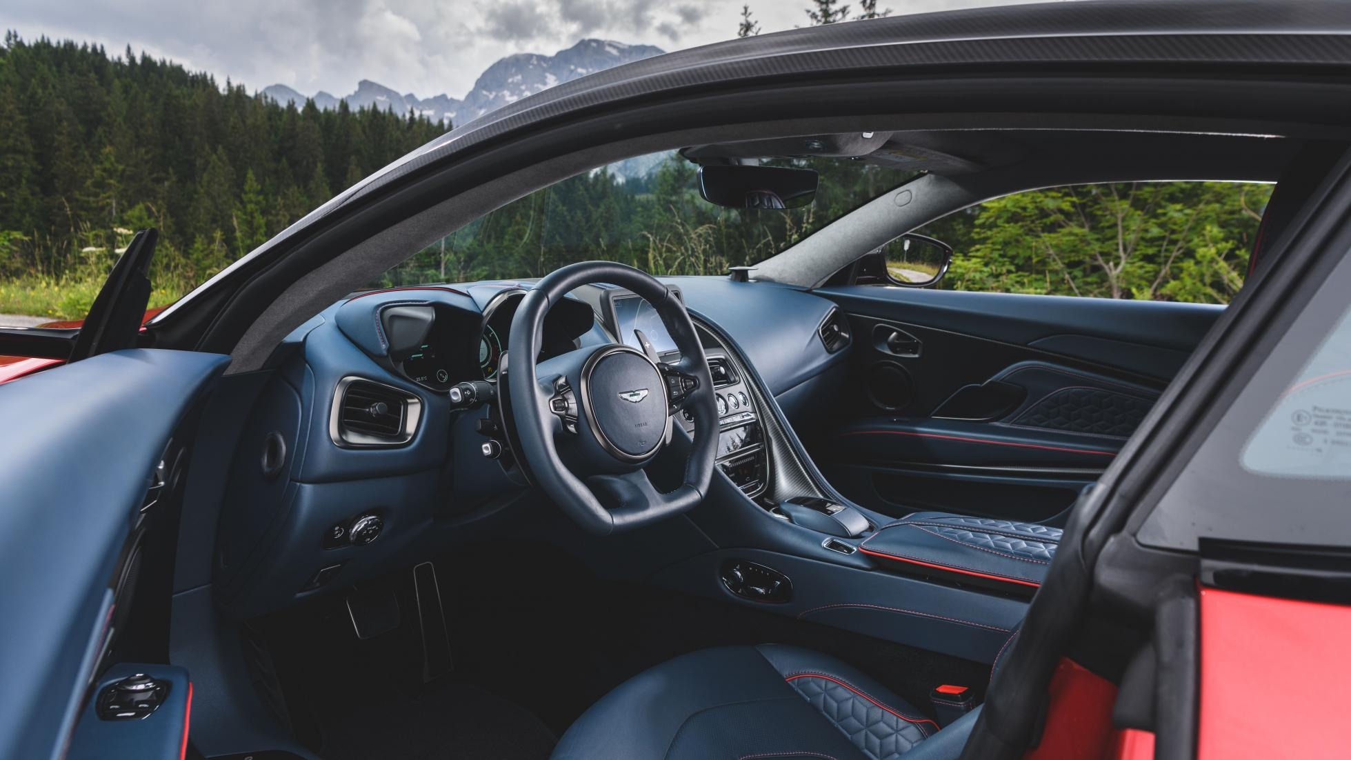 sieu xe Aston Martin DBS Superleggera thua suc manh anh 4