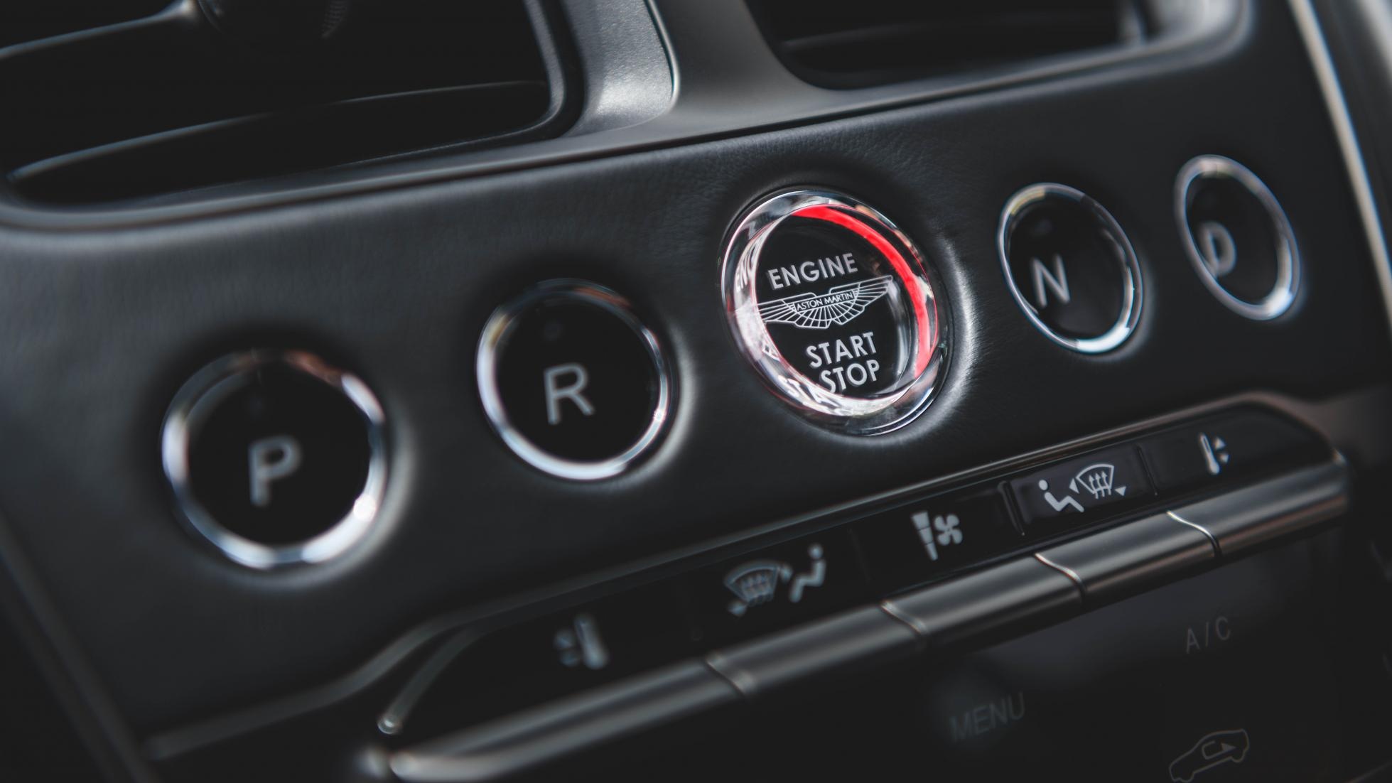 sieu xe Aston Martin DBS Superleggera thua suc manh anh 7