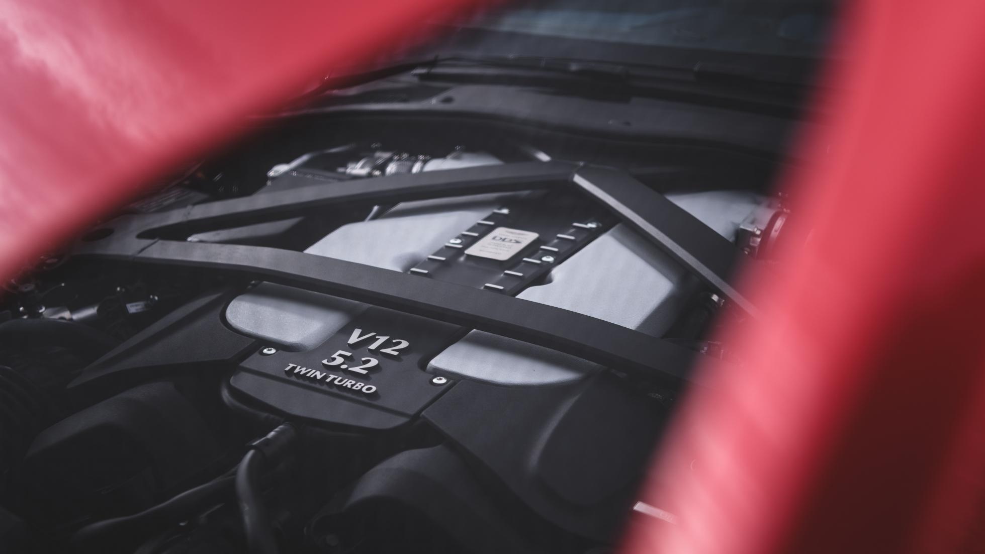 sieu xe Aston Martin DBS Superleggera thua suc manh anh 2