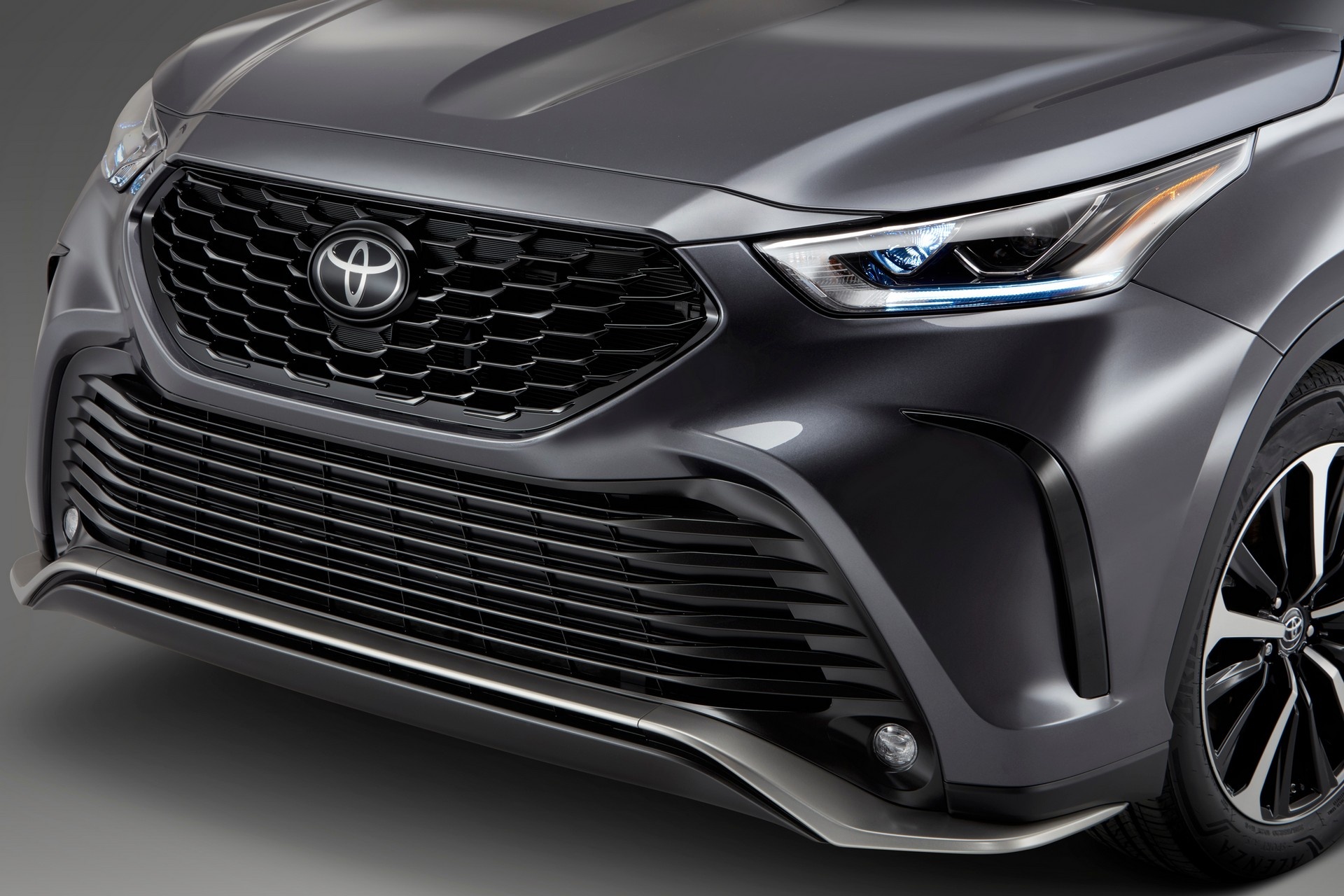 Toyota Highlander XSE 2021 thể thao và mạnh mẽ hơn ảnh 7 Toyota Highlander XSE 2021 the thao va manh me hon anh 7