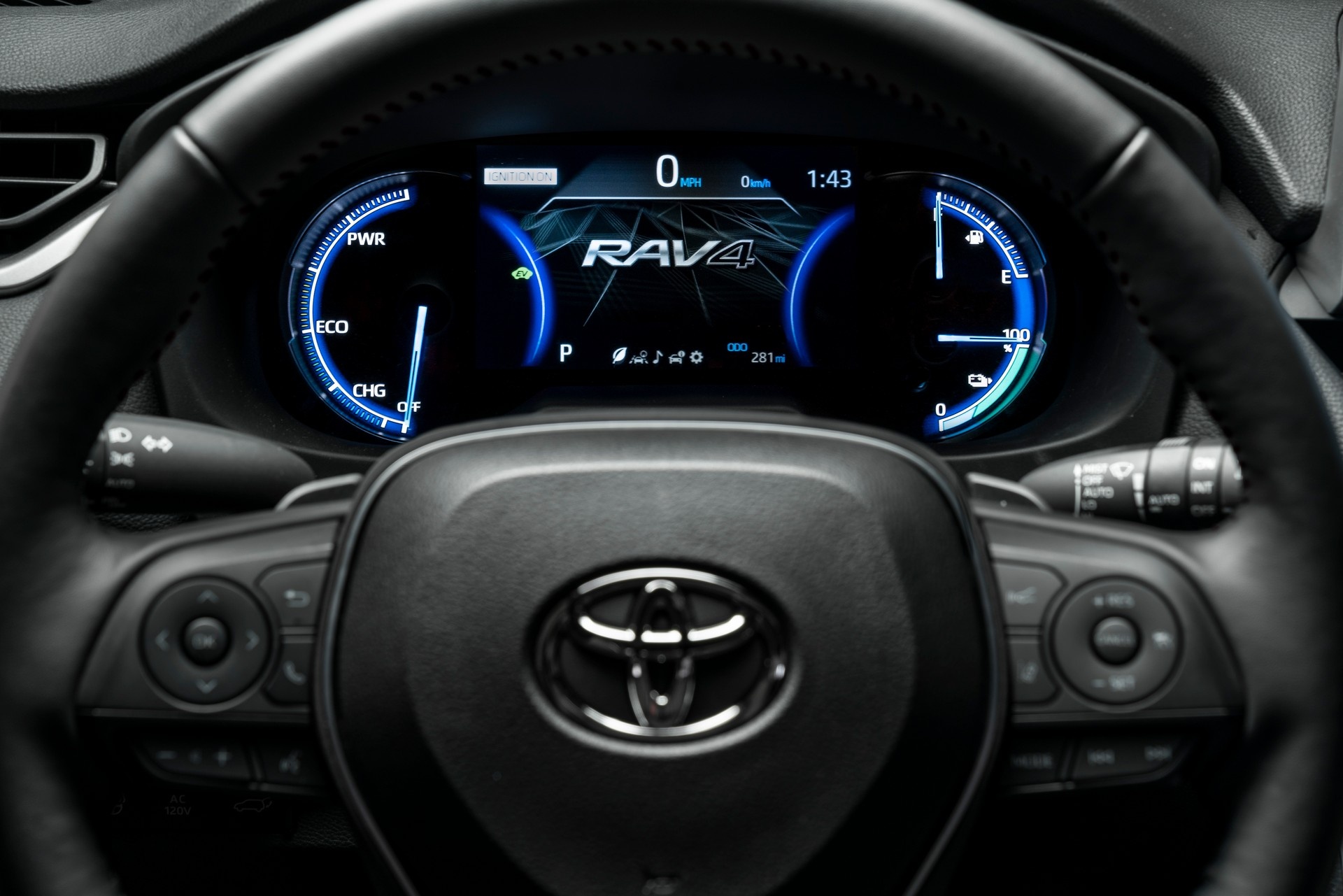 Toyota cấm khách tham quan chạm vào xe ảnh 8 Toyota cam khach tham quan cham vao xe anh 8