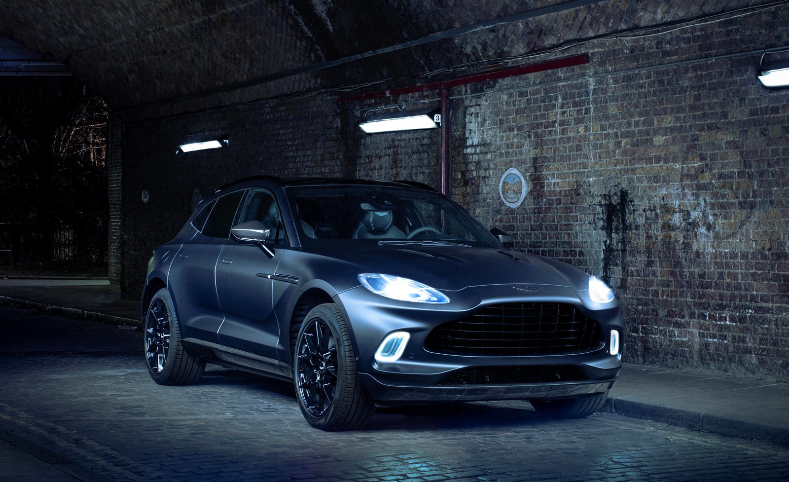 Aston Martin DBX 2021 bản cá nhân hóa đặc biệt ảnh 1 Aston Martin DBX 2021 ban ca nhan hoa dac biet anh 1