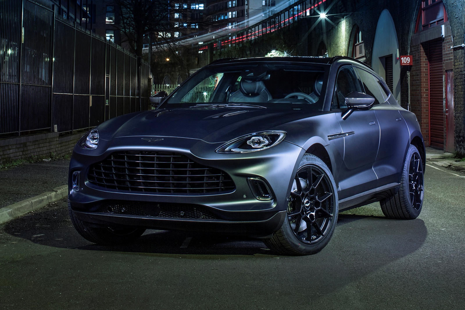 Aston Martin DBX 2021 bản cá nhân hóa đặc biệt ảnh 7 Aston Martin DBX 2021 ban ca nhan hoa dac biet anh 7