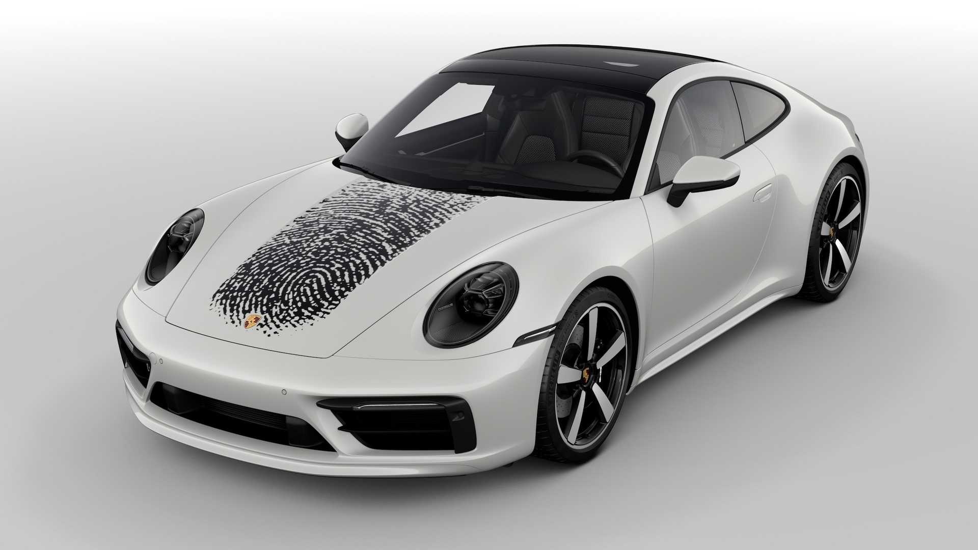 In dau van tay len nap capo Porsche 911, chu xe ton 8.100 USD hinh anh