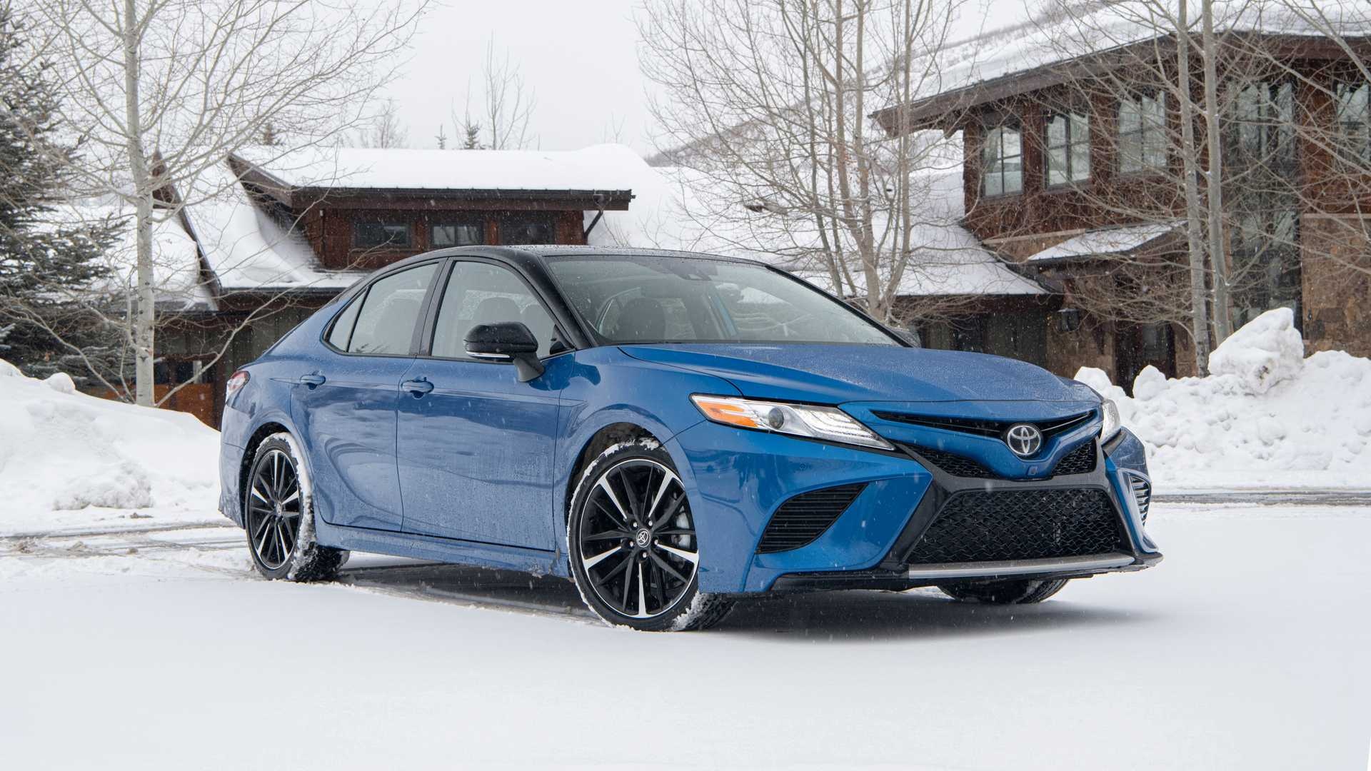 gia khoi diem Toyota Camry AWD 2020 anh 1