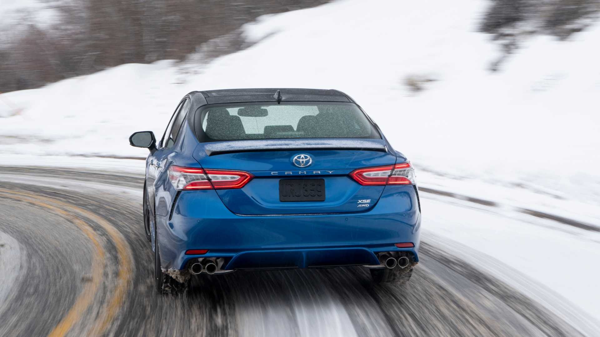 gia khoi diem Toyota Camry AWD 2020 anh 3