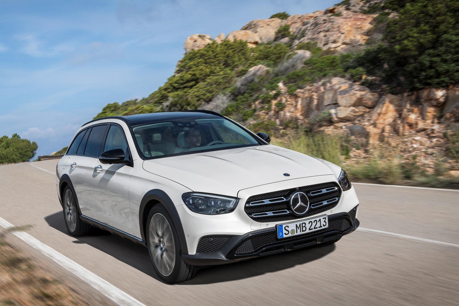 Mercedes-Benz ra mắt E-Class All-Terrain 2021 bản off-road ảnh 3 Mercedes-Benz ra mat E-Class All-Terrain 2021 ban off-road anh 3