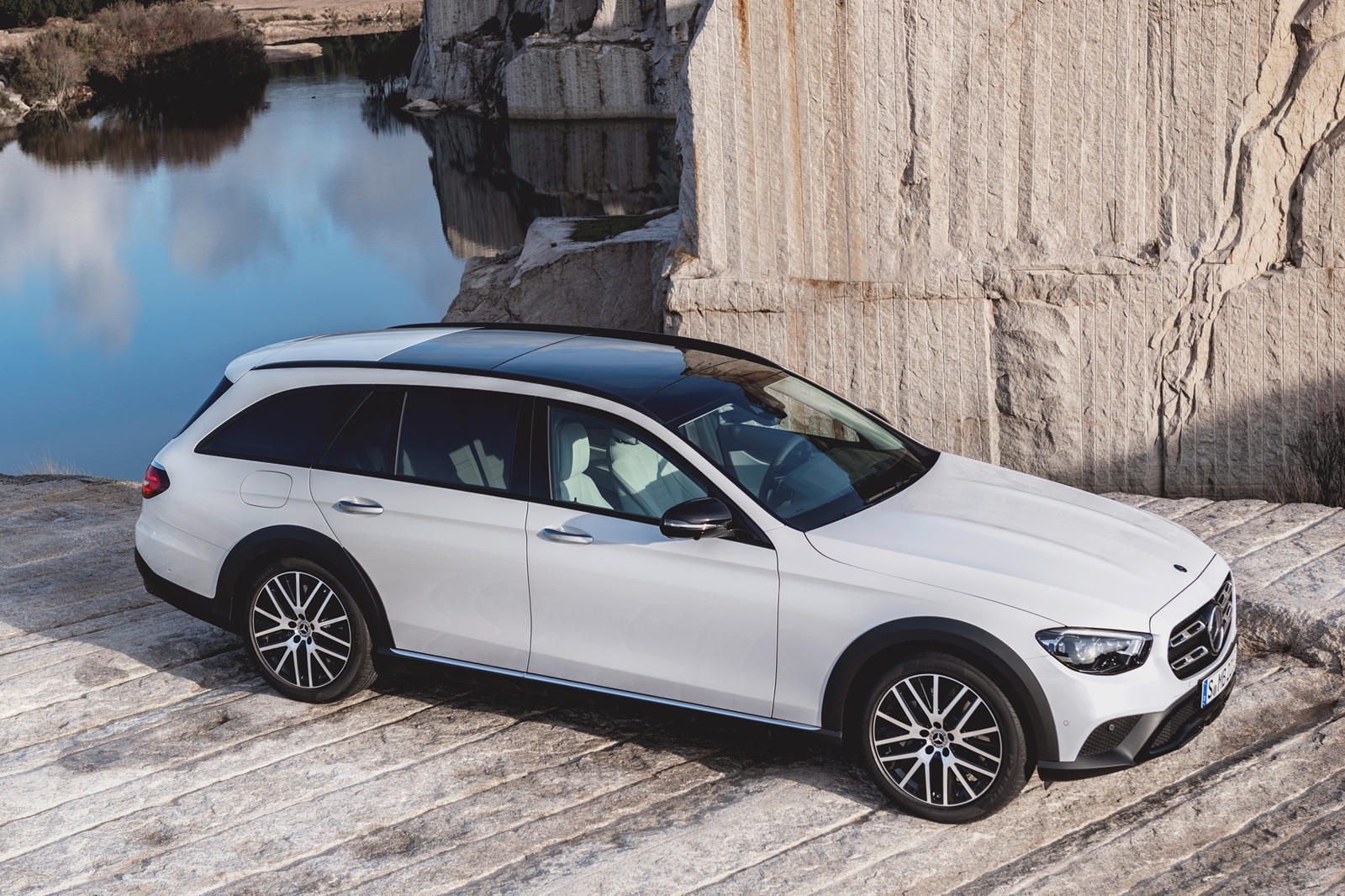 Mercedes-Benz ra mắt E-Class All-Terrain 2021 bản off-road ảnh 8 Mercedes-Benz ra mat E-Class All-Terrain 2021 ban off-road anh 8