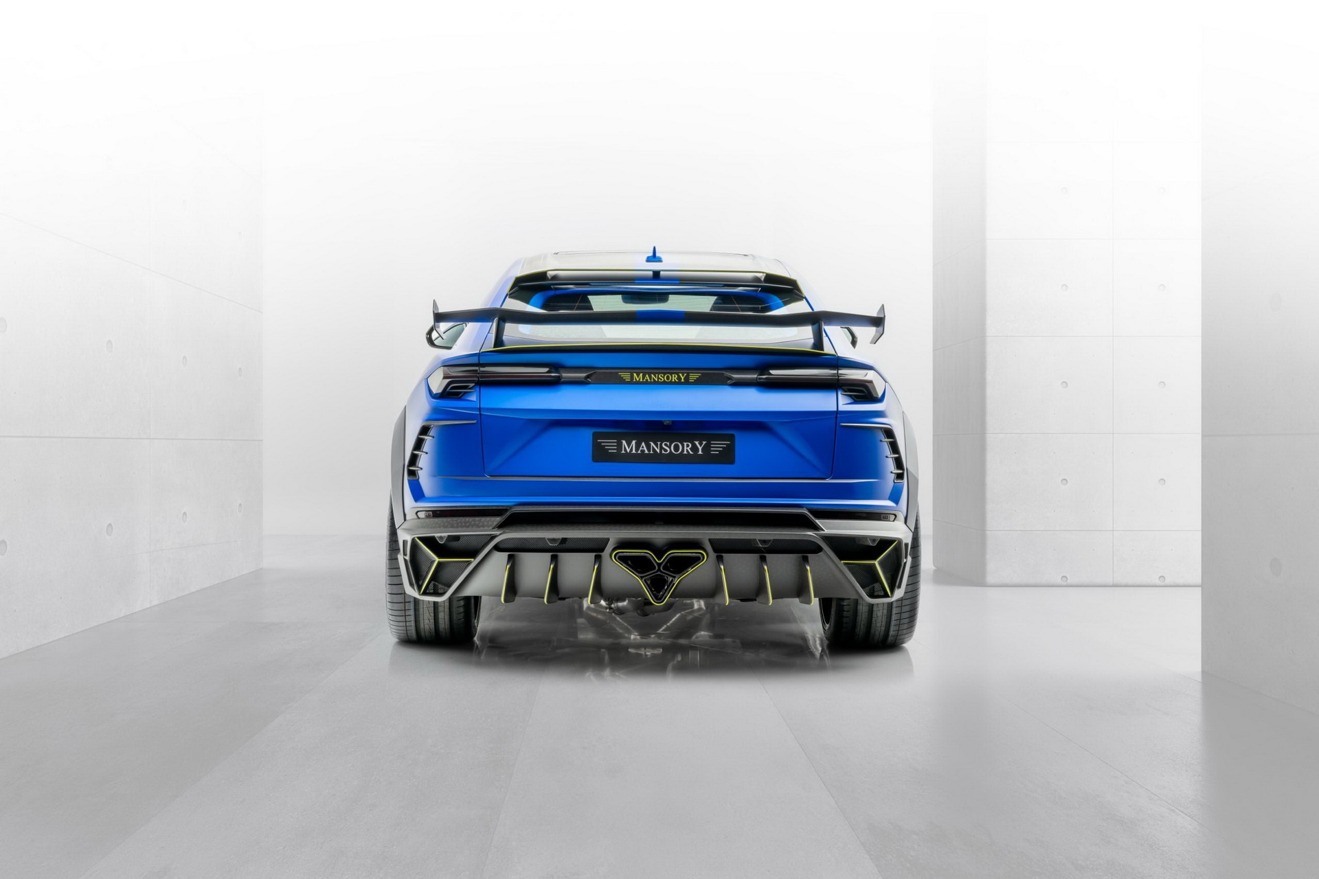 Lamborghini Urus la lam voi ban do Mansory Venatus anh 5