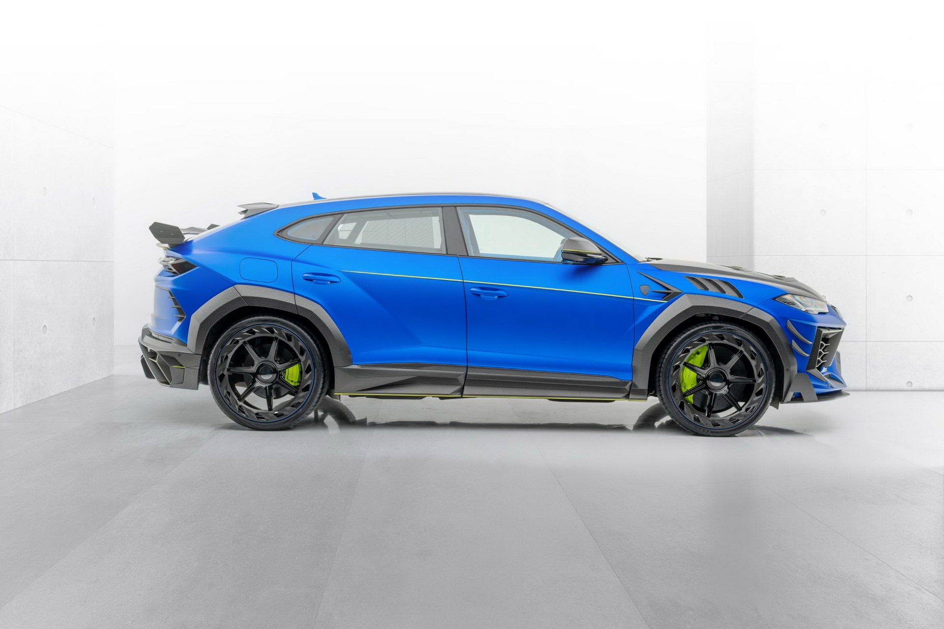 Lamborghini Urus la lam voi ban do Mansory Venatus anh 3