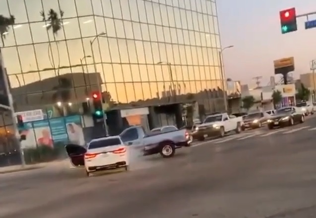 Man ruot duoi bang oto tai My hinh anh