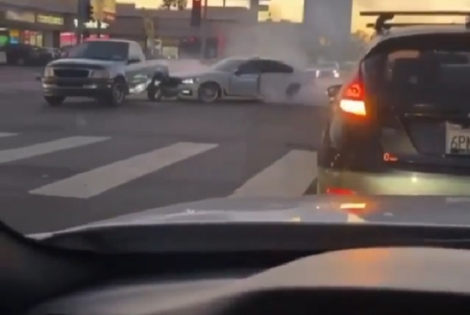 tai xe xe sang My truy sat doi thu kinh hoang anh 1