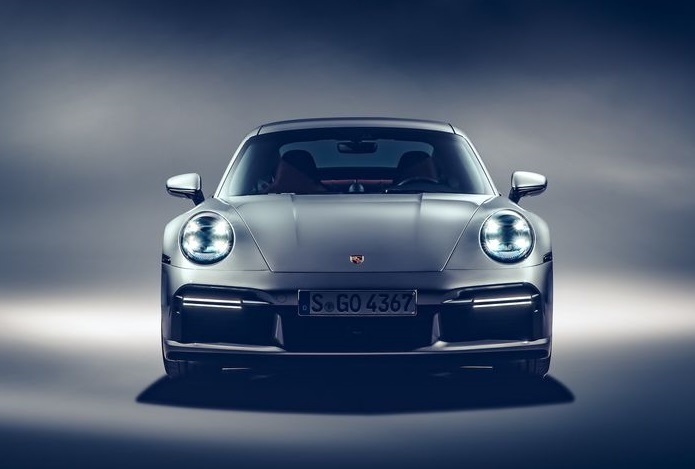Nguyen nhan Porsche 911 Turbo S moi manh gap nhieu lan model cu hinh anh