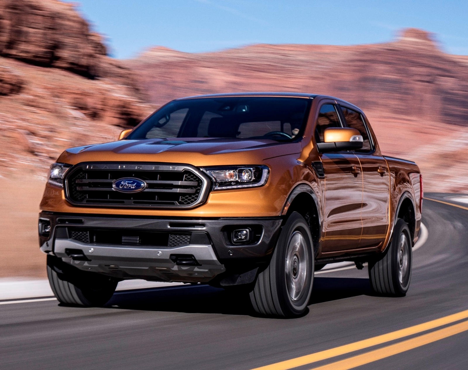 Ford sap ra mat ban tai moi - nen tang Focus, nho hon Ranger hinh anh