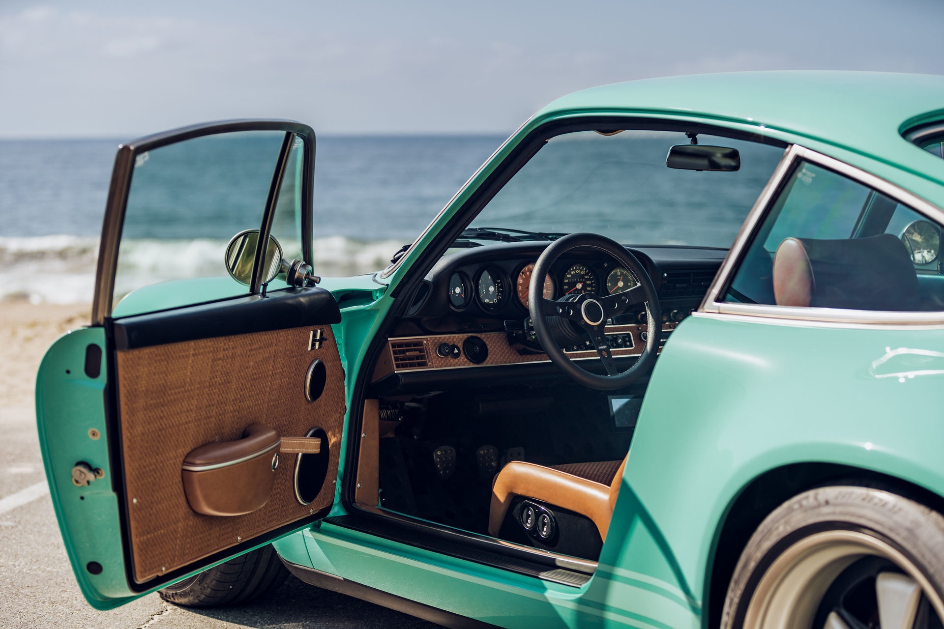 Porsche 911 doi 1991 duoc rao ban 875.000 USD anh 21