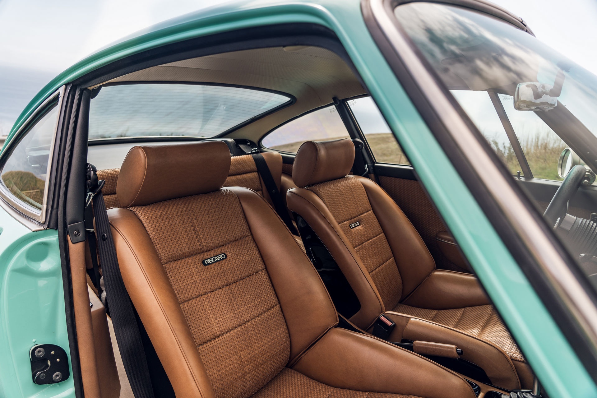 Porsche 911 doi 1991 duoc rao ban 875.000 USD anh 17