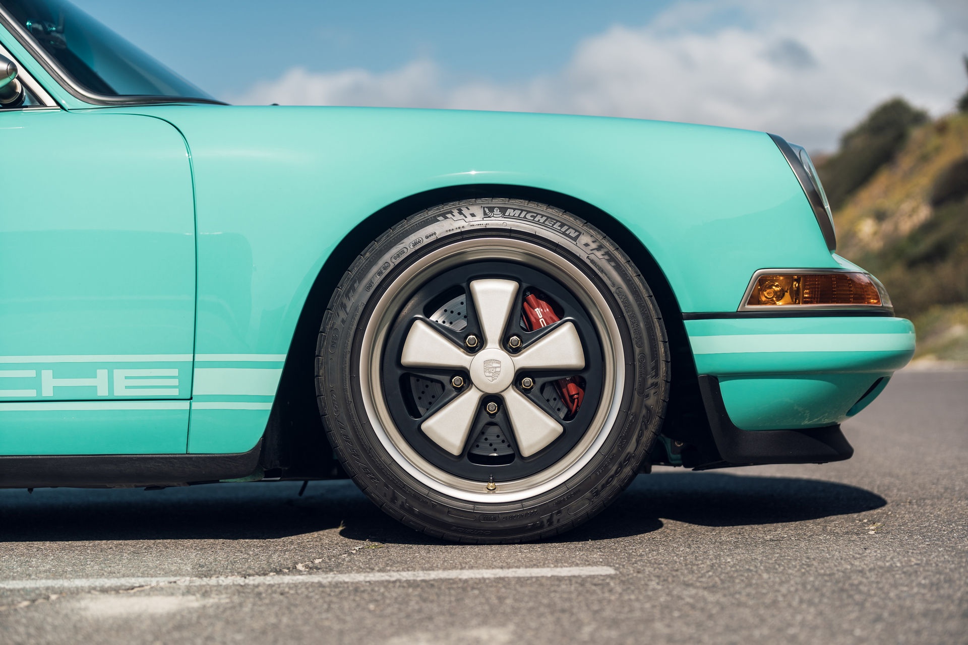 Porsche 911 doi 1991 duoc rao ban 875.000 USD anh 8