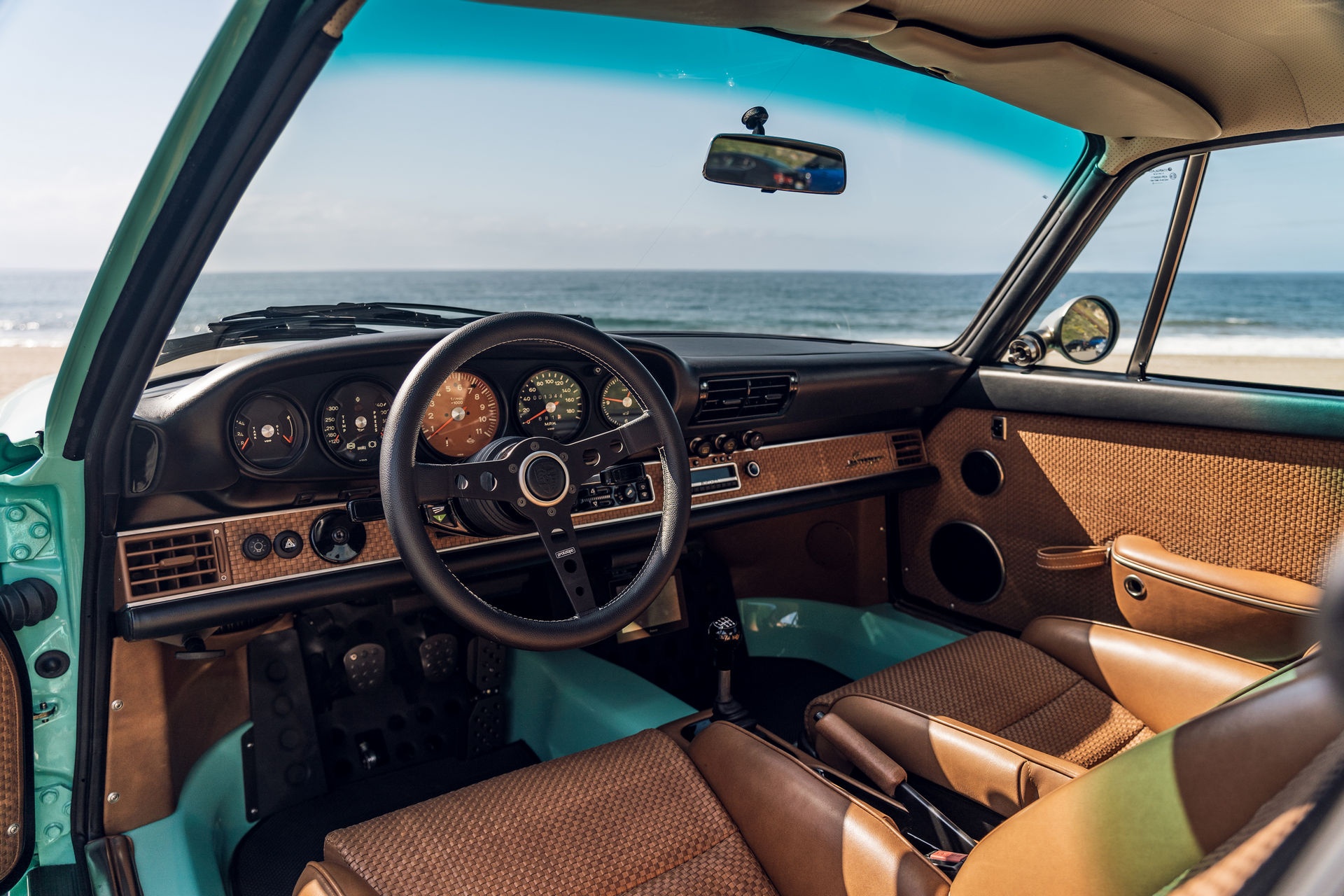 Porsche 911 doi 1991 duoc rao ban 875.000 USD anh 16