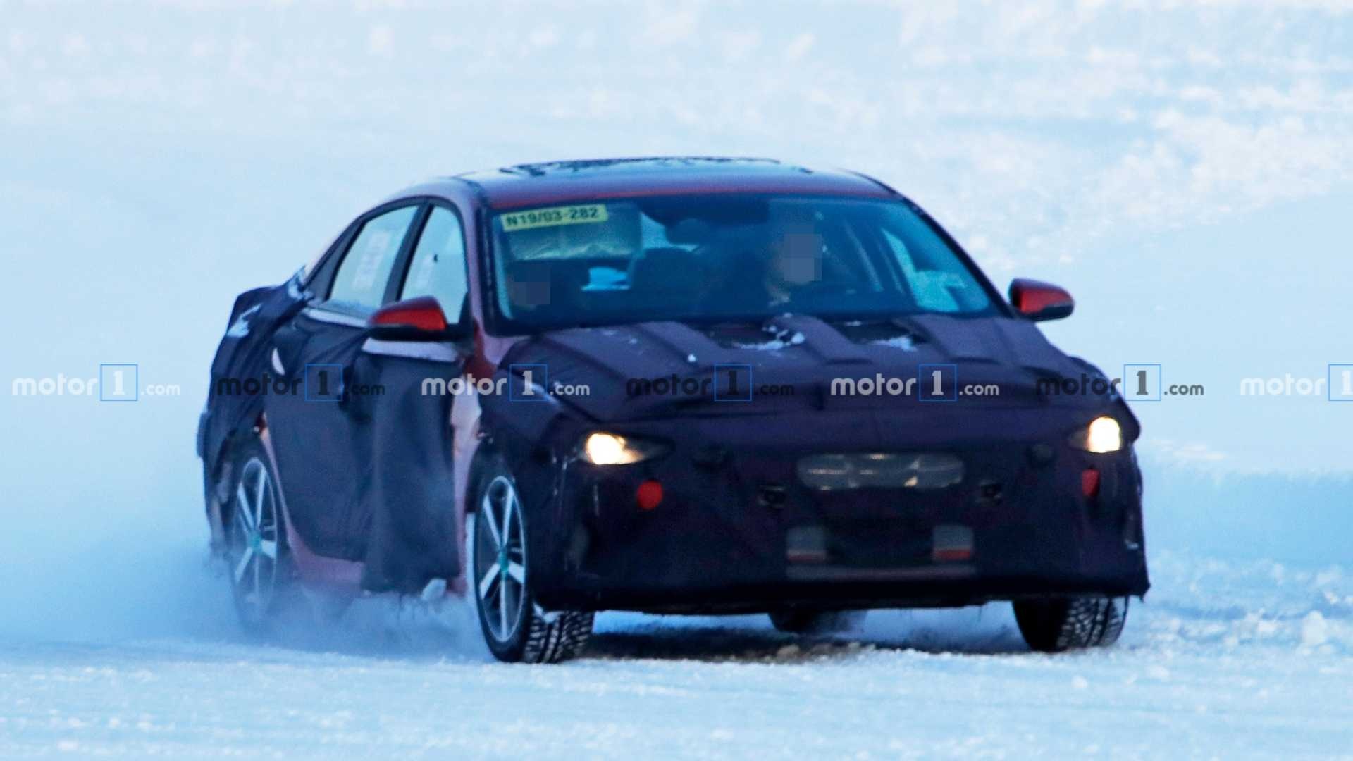 Hyundai Elantra 2021 lo anh tren duong thu anh 1