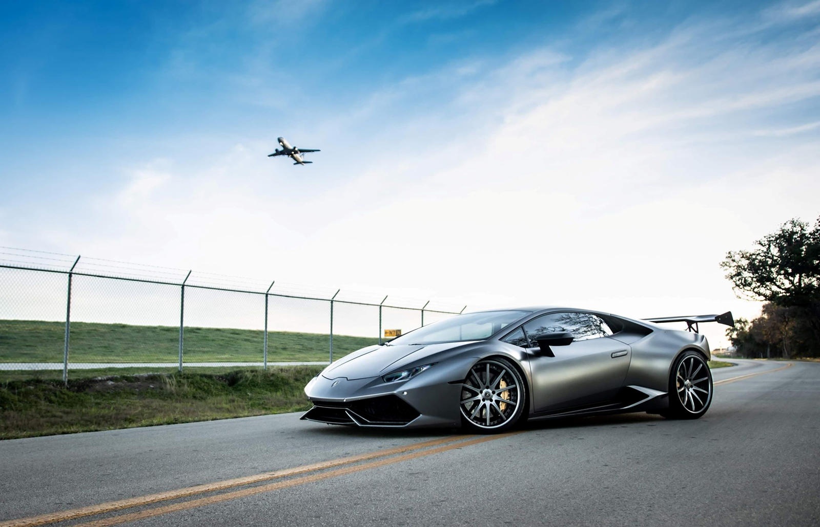 siêu xe Lamborghini Huracan đầu tiên thế giới dùng hộp số sàn ảnh 2 sieu xe Lamborghini Huracan dau tien the gioi dung hop so san anh 2