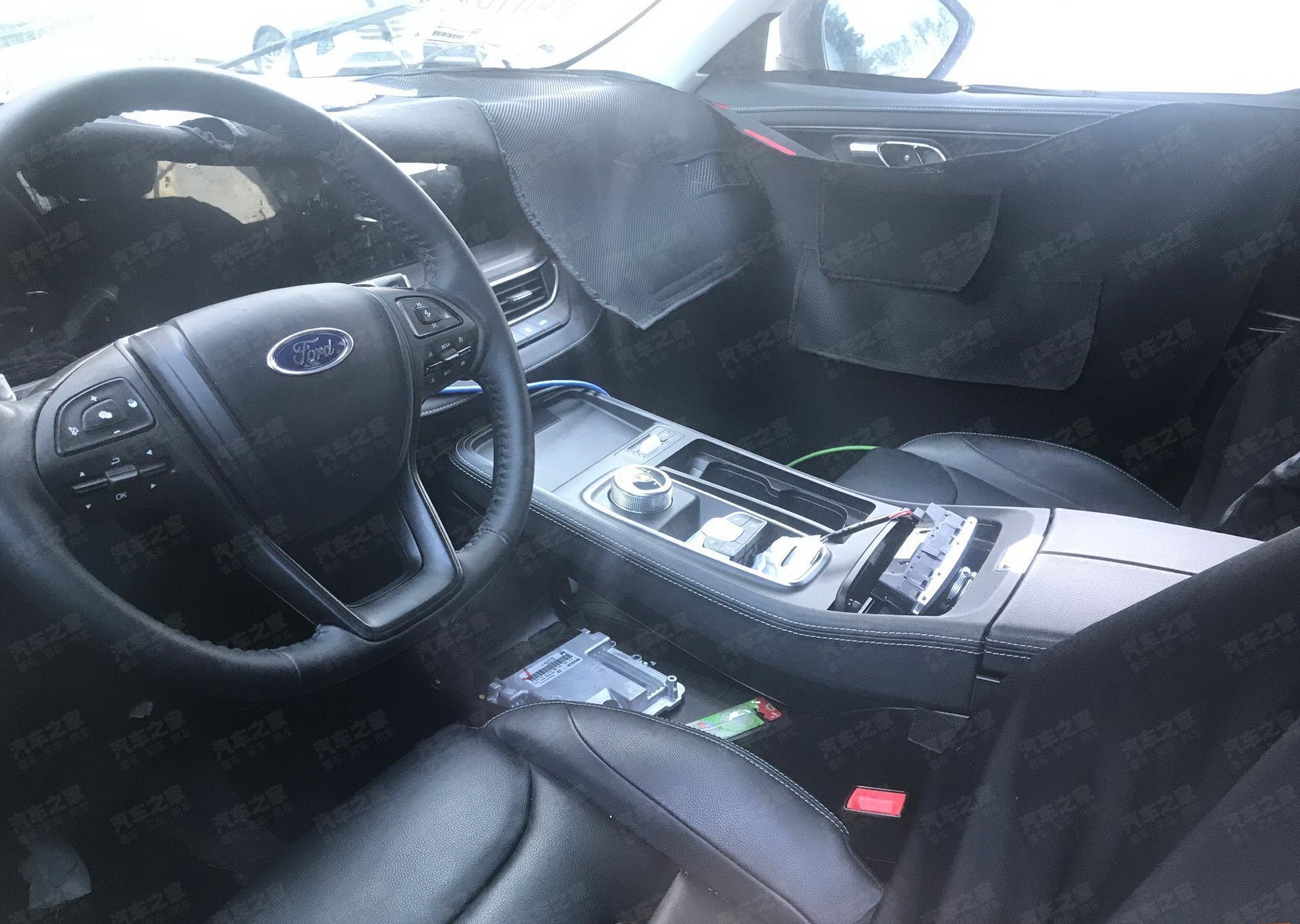 SUV 7 chỗ mới của Ford lộ diện tại Trung Quốc ảnh 2 SUV 7 cho moi cua Ford lo dien tai Trung Quoc anh 2