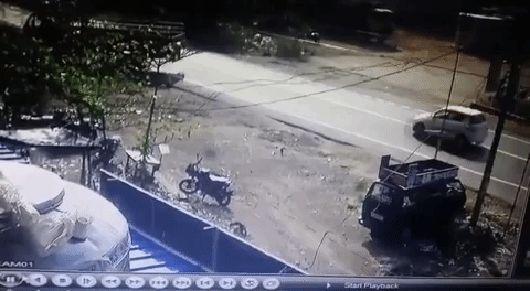 Ford Mustang bi dam nat dau vi lan lan hinh anh