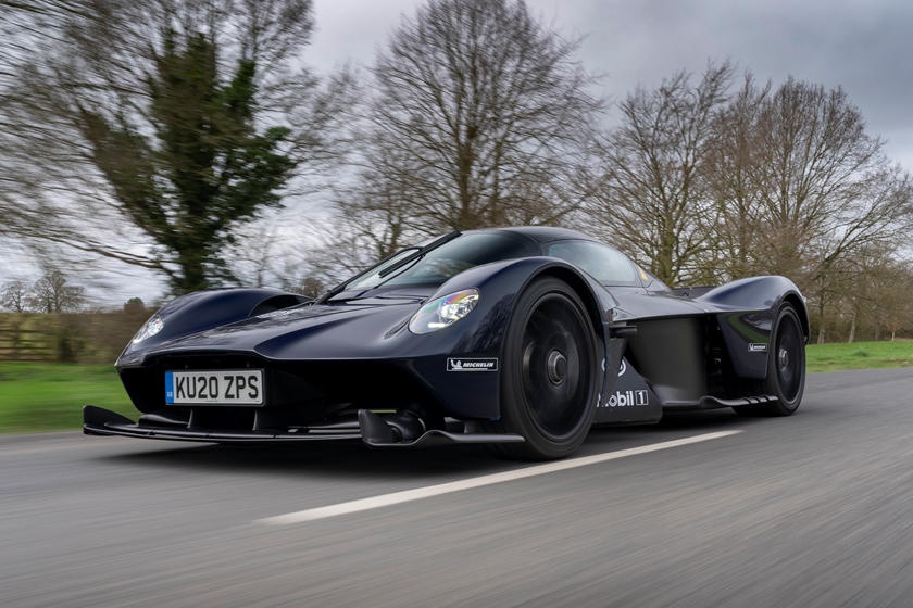 Sieu xe Aston Martin Valkyrie gay bat ngo khi xuat hien tren duong pho hinh anh