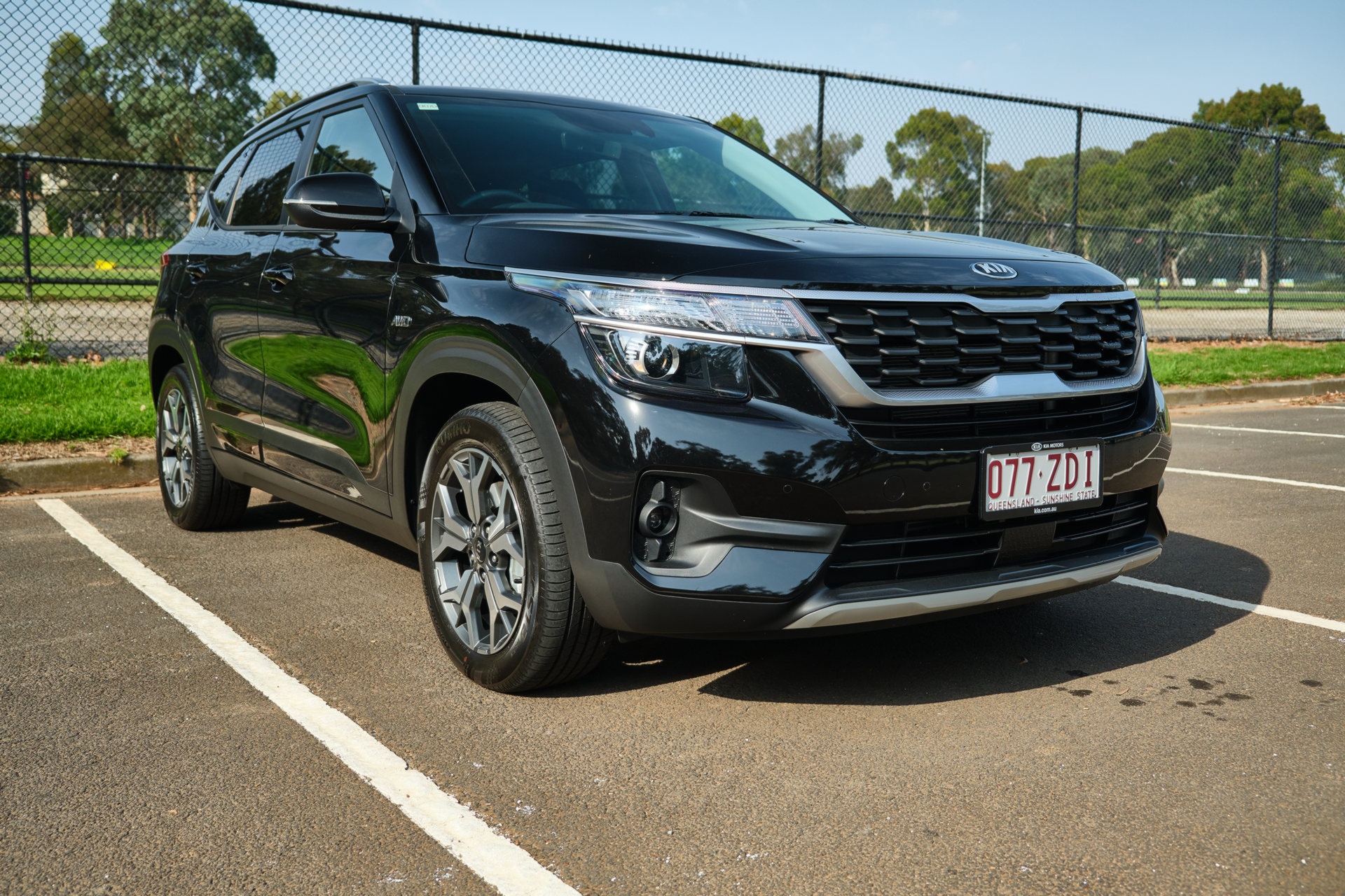 Danh gia Kia Seltos Sport+ AWD 2020 – SUV rong rai, lai thoai mai hinh anh