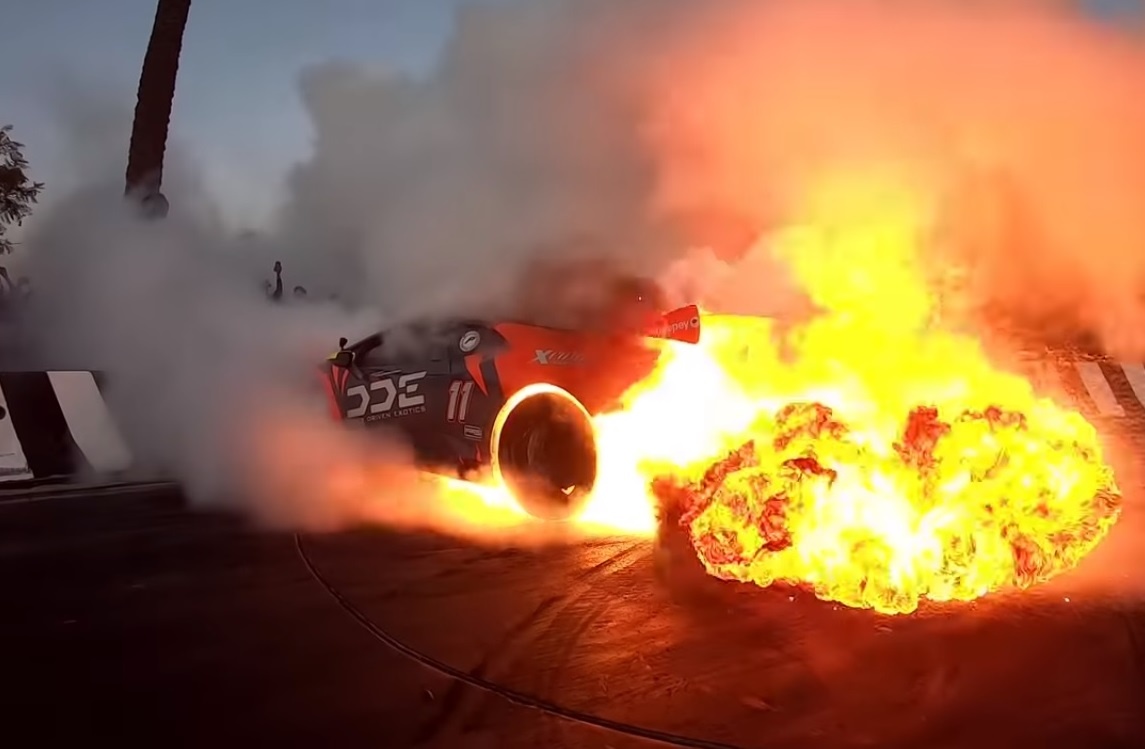 Lamborghini Huracan boc chay khi drift anh 1