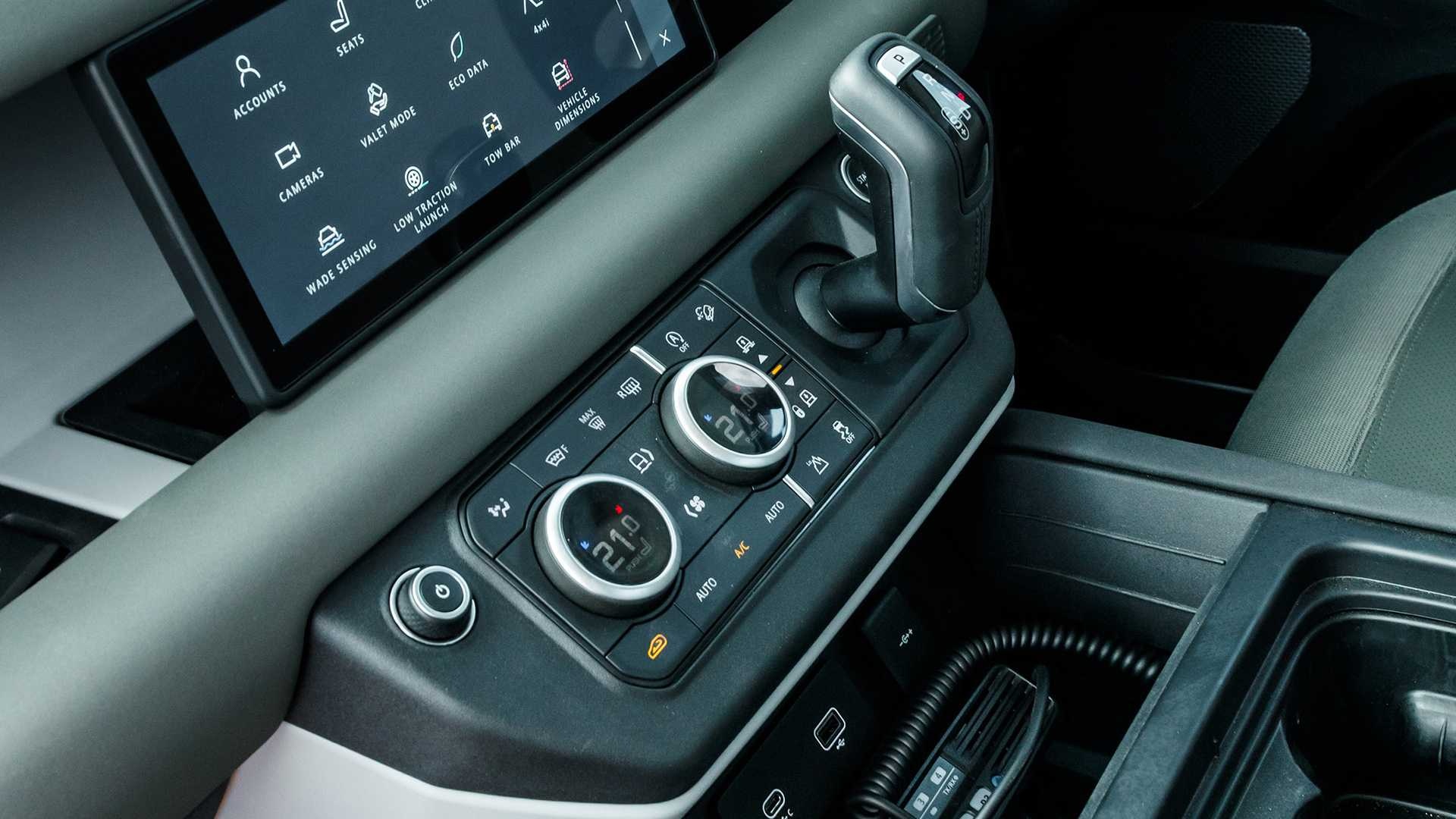 danh gia Land Rover Defender 2020 anh 42