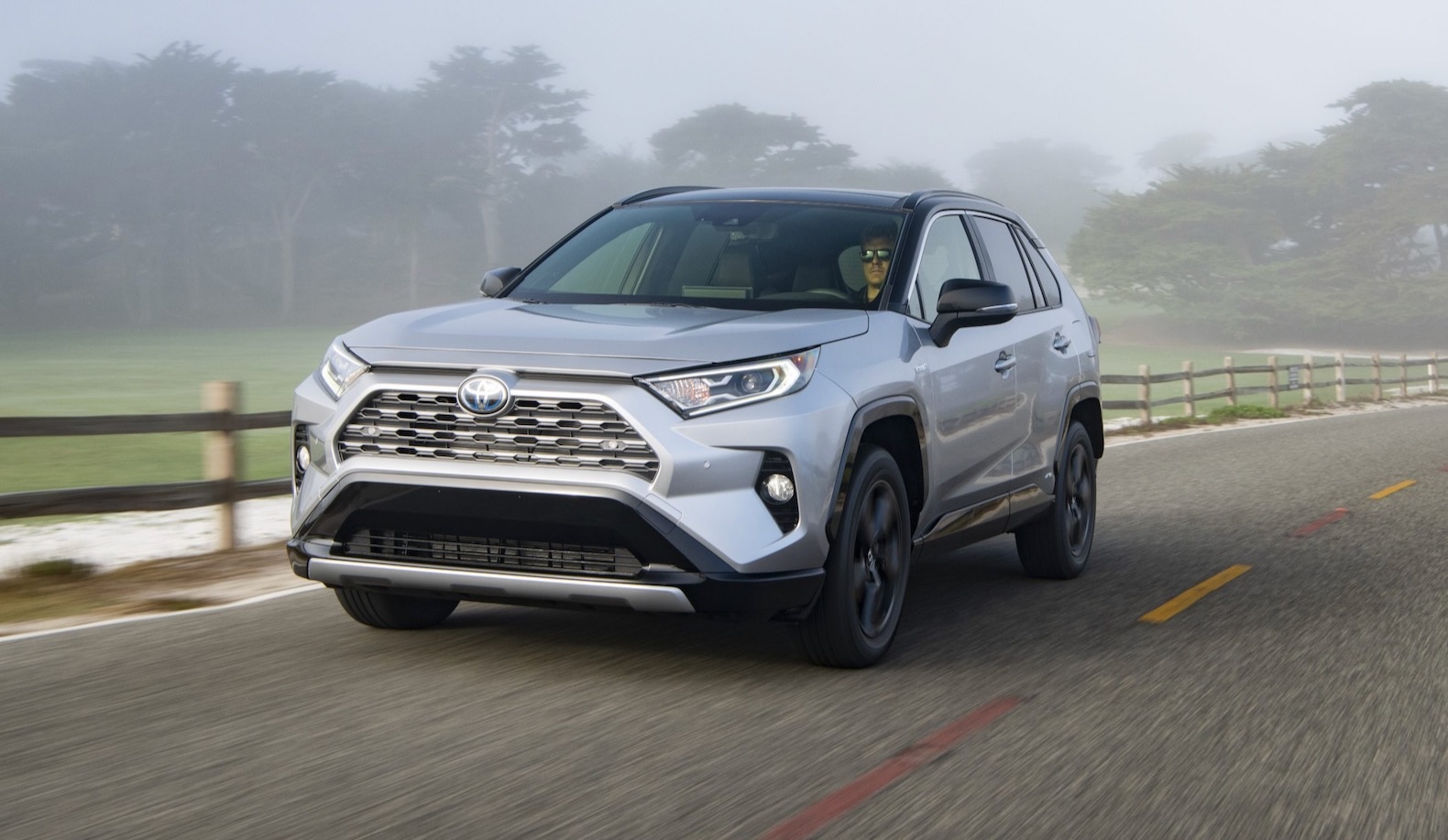 đánh giá Toyota RAV4 Hybrid 2020 ảnh 3 danh gia Toyota RAV4 Hybrid 2020 anh 3